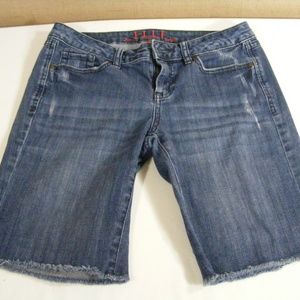 WOMAN'S ELLE JEANS  SIZE 6  JEAN SHORTS